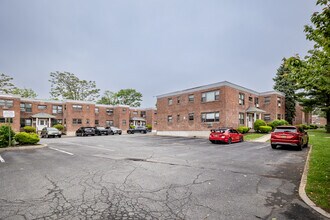 200 Fairhaven Dr in Jericho, NY - Building Photo - Building Photo