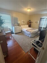 9 1/2 W Narragansett Ave in Newport, RI - Foto de edificio - Building Photo