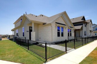 111 Pinnacle Ln in Kyle, TX - Building Photo - Building Photo