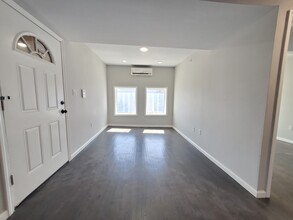 557 Ocean Ave, Unit 5 in Jersey City, NJ - Foto de edificio - Building Photo