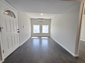 557 Ocean Ave, Unit 2 in Jersey City, NJ - Building Photo - Building Photo