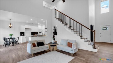 105 Chesterfield Dr in Kingsland, TX - Building Photo - Building Photo