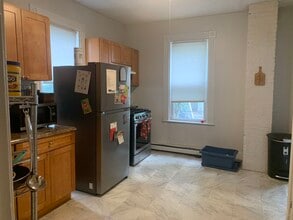 32 E Cottage St, Unit 1 in Boston, MA - Foto de edificio - Building Photo
