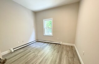 174 Bolton St, Unit 1 in Boston, MA - Building Photo