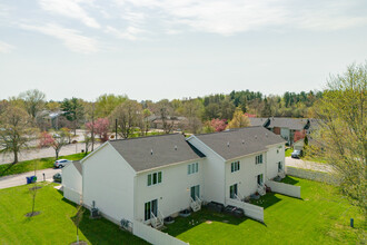 Robin Road Townhouses in Buffalo, NY - Building Photo - Building Photo