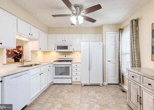 5915 Autumn Spell in Elkridge, MD - Building Photo - Building Photo