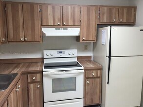 10855 SW 112th Ave in Miami, FL - Building Photo - Building Photo