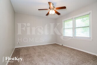 7305 NW 76 Pl in Kansas City, MO - Building Photo - Building Photo