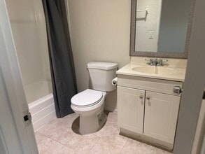 22411 Del Valle St in Woodland Hills, CA - Building Photo - Building Photo