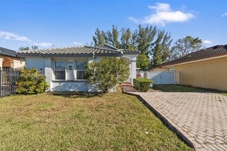 13101 NW 11th Terrace in Miami, FL - Building Photo - Building Photo
