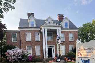 1215 E Market St in York, PA - Foto de edificio - Building Photo