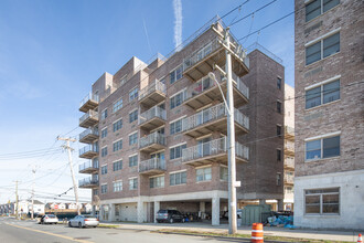 156 Beach 9th St in Far Rockaway, NY - Building Photo - Building Photo