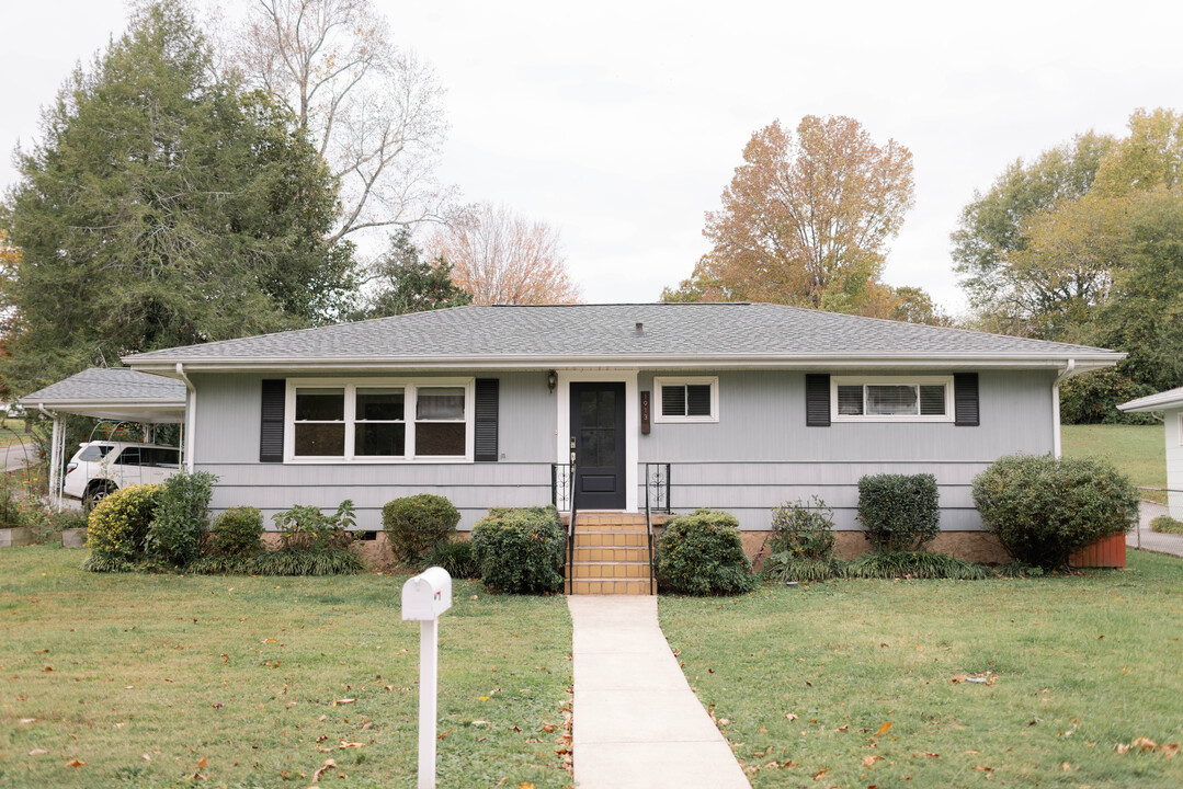 1913 Honeycut Ln in Chattanooga, TN - Building Photo