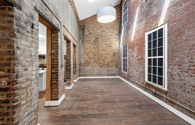 12 W Bank St in Petersburg, VA - Foto de edificio - Building Photo