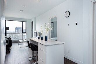 1355 Boul. René-Lévesque O in Montréal, QC - Building Photo - Building Photo