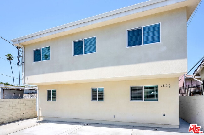 2816 3/4-2814 W Jefferson Blvd in Los Angeles, CA - Building Photo - Building Photo