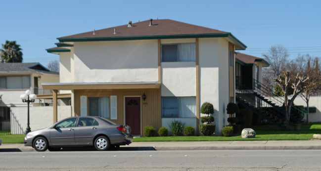 2993 N Garey Ave in Pomona, CA - Building Photo - Building Photo