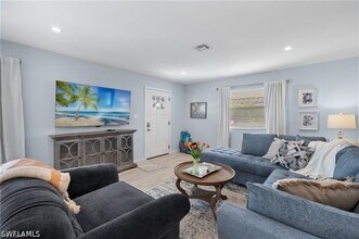 1435 Curlew Ave in Naples, FL - Foto de edificio - Building Photo