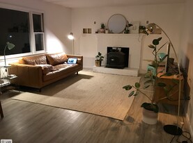 367 Belwood Ave, Unit Upstairs 3BR in Colchester, VT - Building Photo