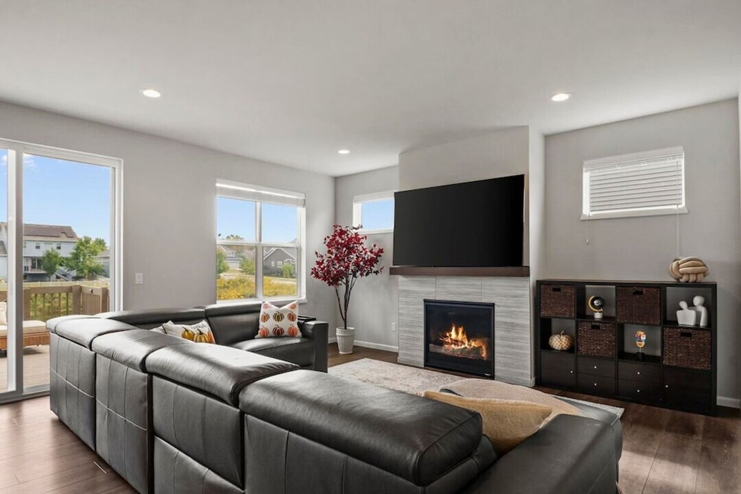 323 Galileo Dr in Madison, WI - Foto de edificio