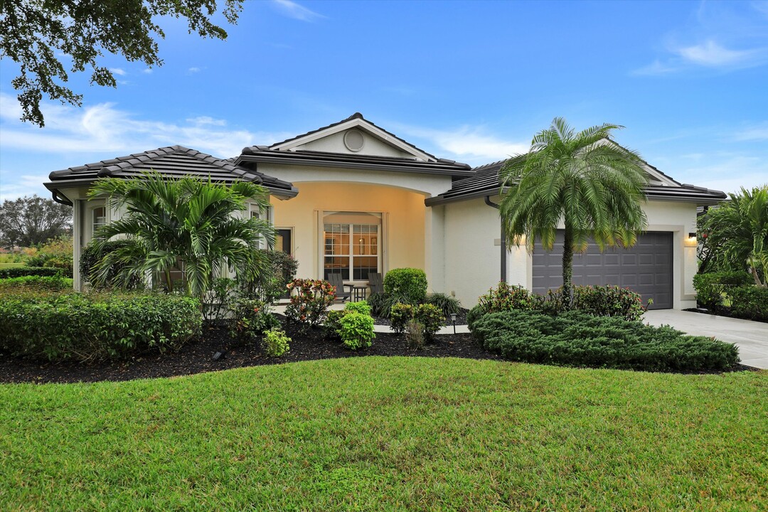 4707 Brixton Ct in Lehigh Acres, FL - Foto de edificio