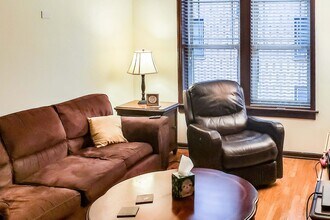3818 N Sheffield Ave, Unit 3808-2E in Chicago, IL - Foto de edificio - Building Photo
