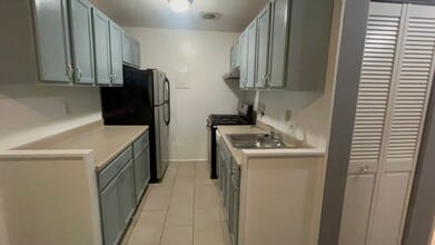 5400 85th Ave, Unit 104 in New Carrollton, MD - Building Photo - Building Photo