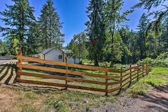 37462 Row River Rd in Dorena, OR - Foto de edificio - Building Photo