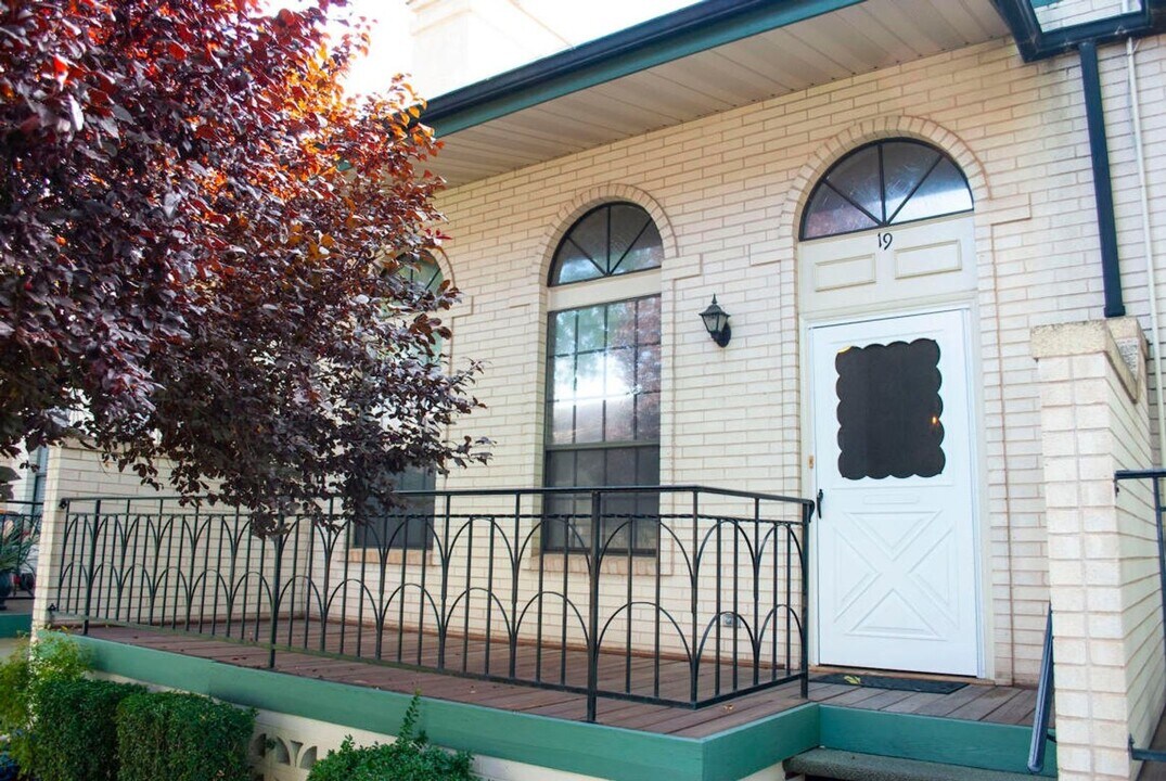 325 S 200 E in Saint George, UT - Building Photo