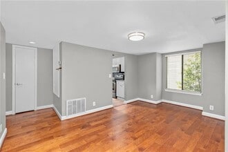 2875 Torreya Way SE, Unit 116 in Marietta, GA - Foto de edificio - Building Photo