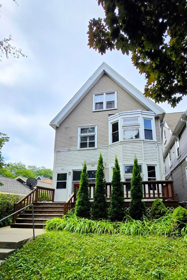 2817 N Cramer St, Unit 2817A in Milwaukee, WI - Building Photo - Building Photo