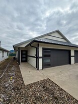 767-773 S 10th St in Lebanon, OR - Building Photo