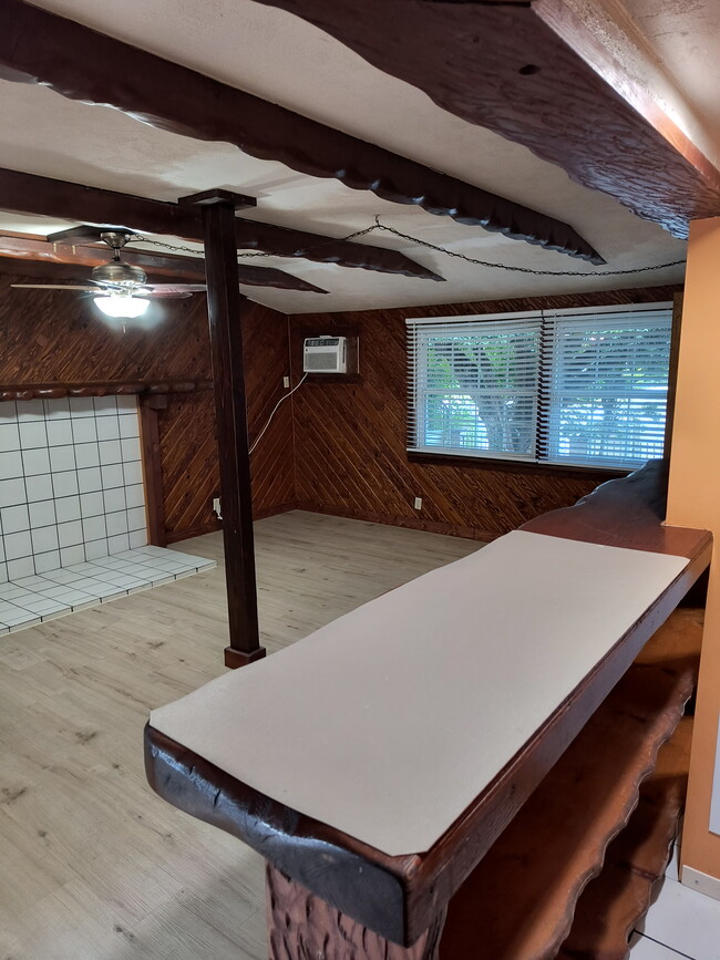 5739 Winnetka Ave in Woodland Hills, CA - Building Photo - Building Photo