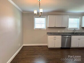 2401 Roslyn Ave in Charlotte, NC - Building Photo - Building Photo