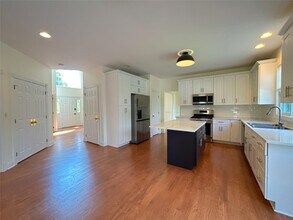 101 Sunflower Cir in Wappingers Falls, NY - Building Photo - Building Photo