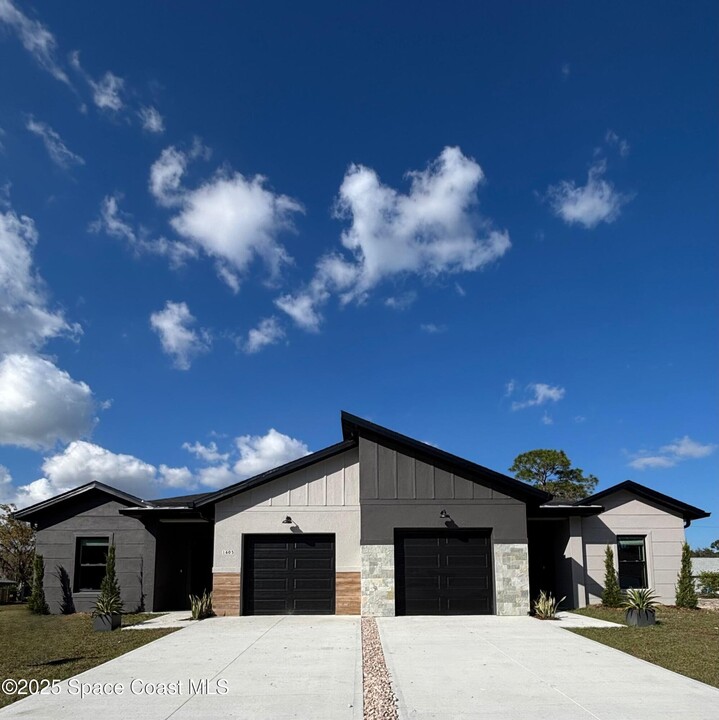 1613 Chamorro St SE in Palm Bay, FL - Building Photo