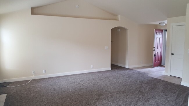 6020 Landmark Ln in Eugene, OR - Building Photo - Building Photo