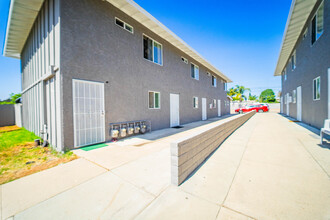 HS Grand Ave in Spring Valley, CA - Building Photo - Building Photo