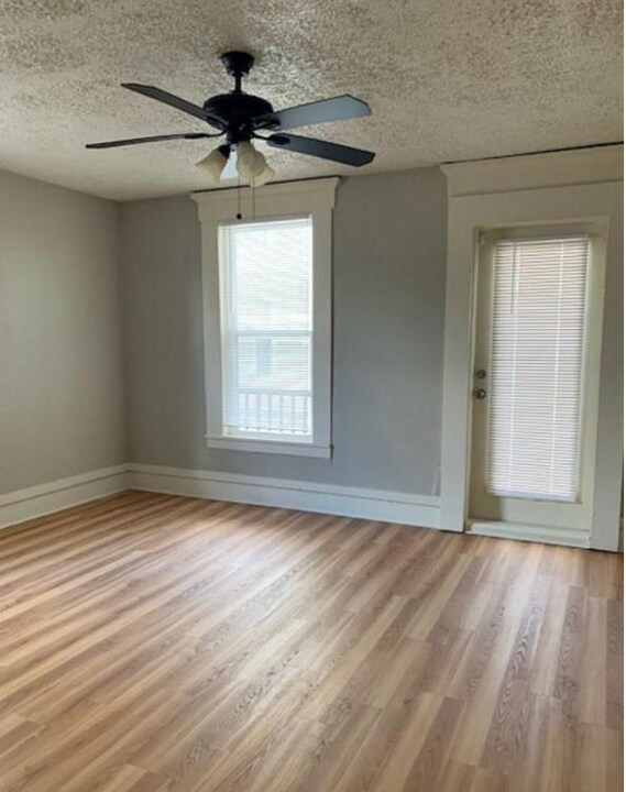 221 Spruce St in Manchester, NH - Building Photo