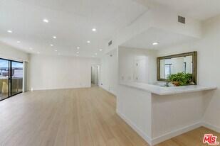 1727 S Bentley Ave in Los Angeles, CA - Building Photo