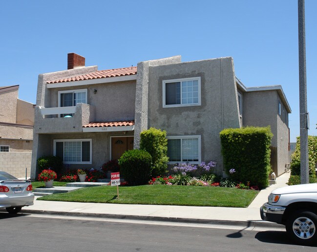 Huntington Harbor 5-Plex in Huntington Beach, CA - Building Photo - Building Photo