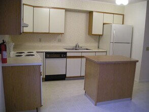 700 W 47th Ave, Unit #2 in Anchorage, AK - Foto de edificio - Building Photo