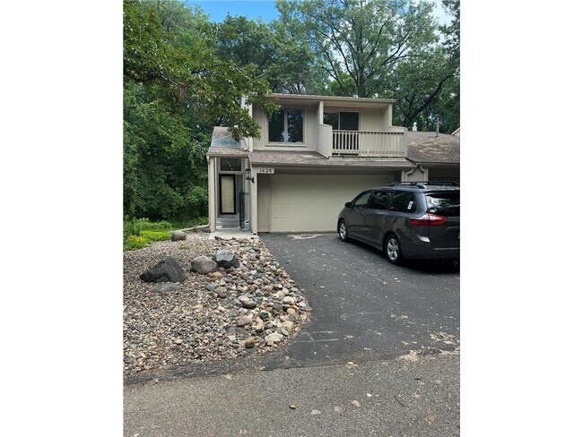 property at 1628 Comstock Ln N