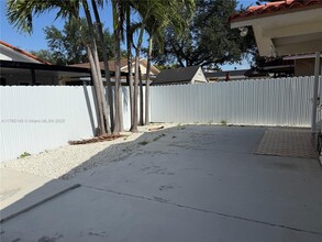 6652 W 22nd Ct in Hialeah, FL - Foto de edificio - Building Photo