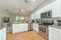 1301 Barrigona Ct in Naples, FL - Foto de edificio - Building Photo