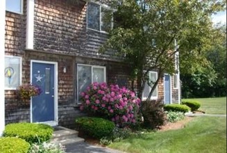 Longley Place Townhomes in Milford, NH - Building Photo - Building Photo