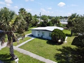 3460 Normandy Dr in Port Charlotte, FL - Building Photo