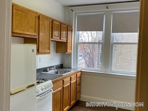 1820 Commonwealth Ave in Boston, MA - Building Photo - Building Photo