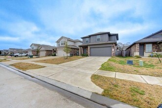 14732 Hazel Br Dr in New Caney, TX - Foto de edificio - Building Photo