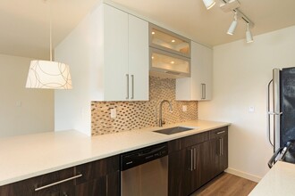 Camden Apartments in Seattle, WA - Building Photo - Interior Photo